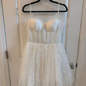 Elegant White Strapless Dress